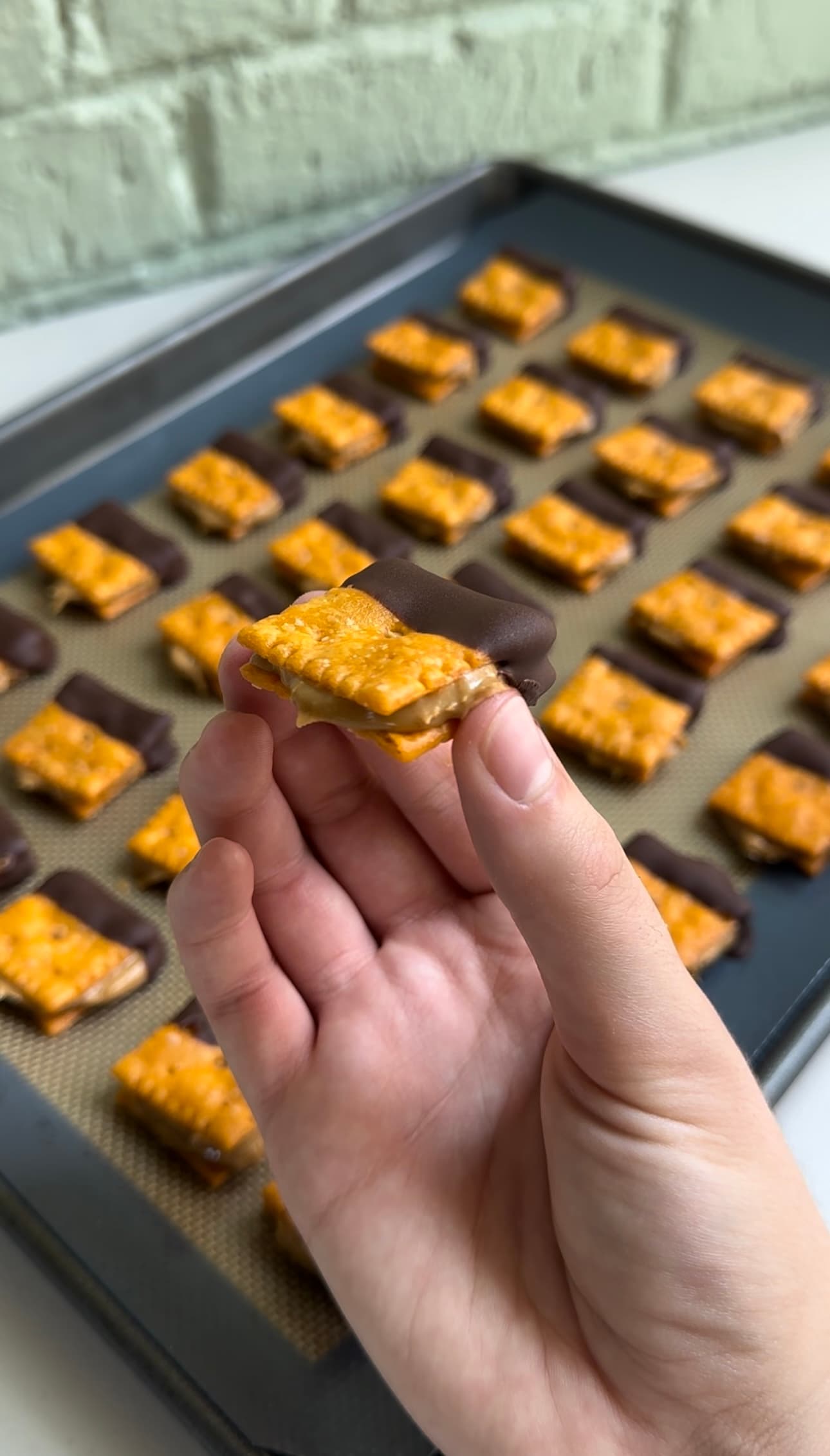 Cheez-It Butterfinger Bites: No-Bake Candy Snack