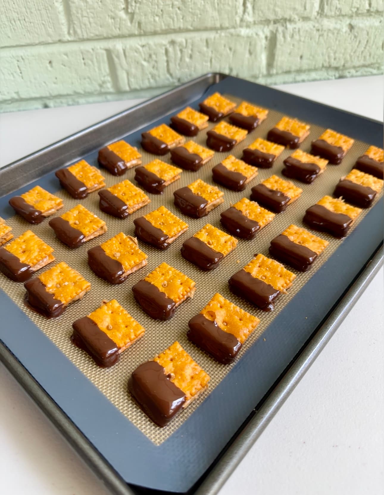 Cheez-It Butterfinger Bites: No-Bake Candy Snack