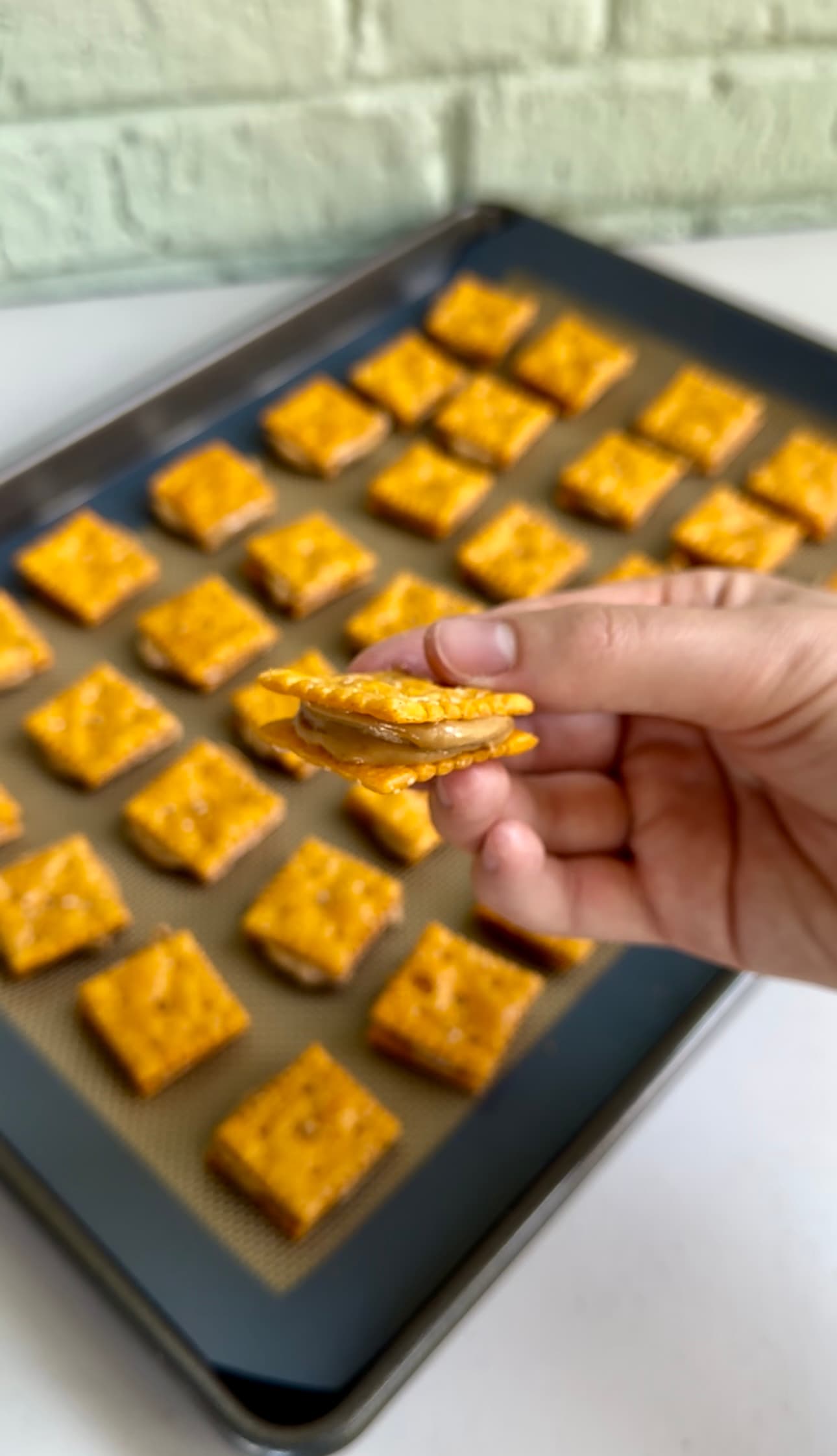 Cheez-It Butterfinger Bites: No-Bake Candy Snack