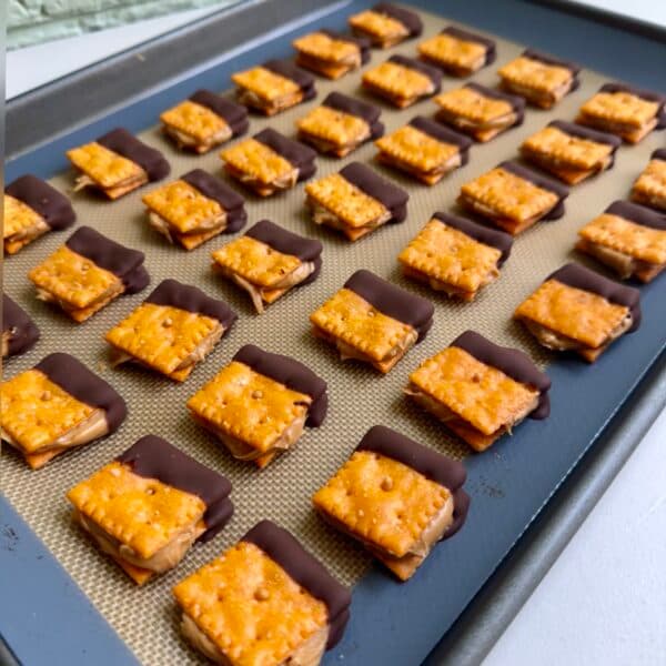 Cheez-It Butterfinger Bites: No-Bake Candy Snack