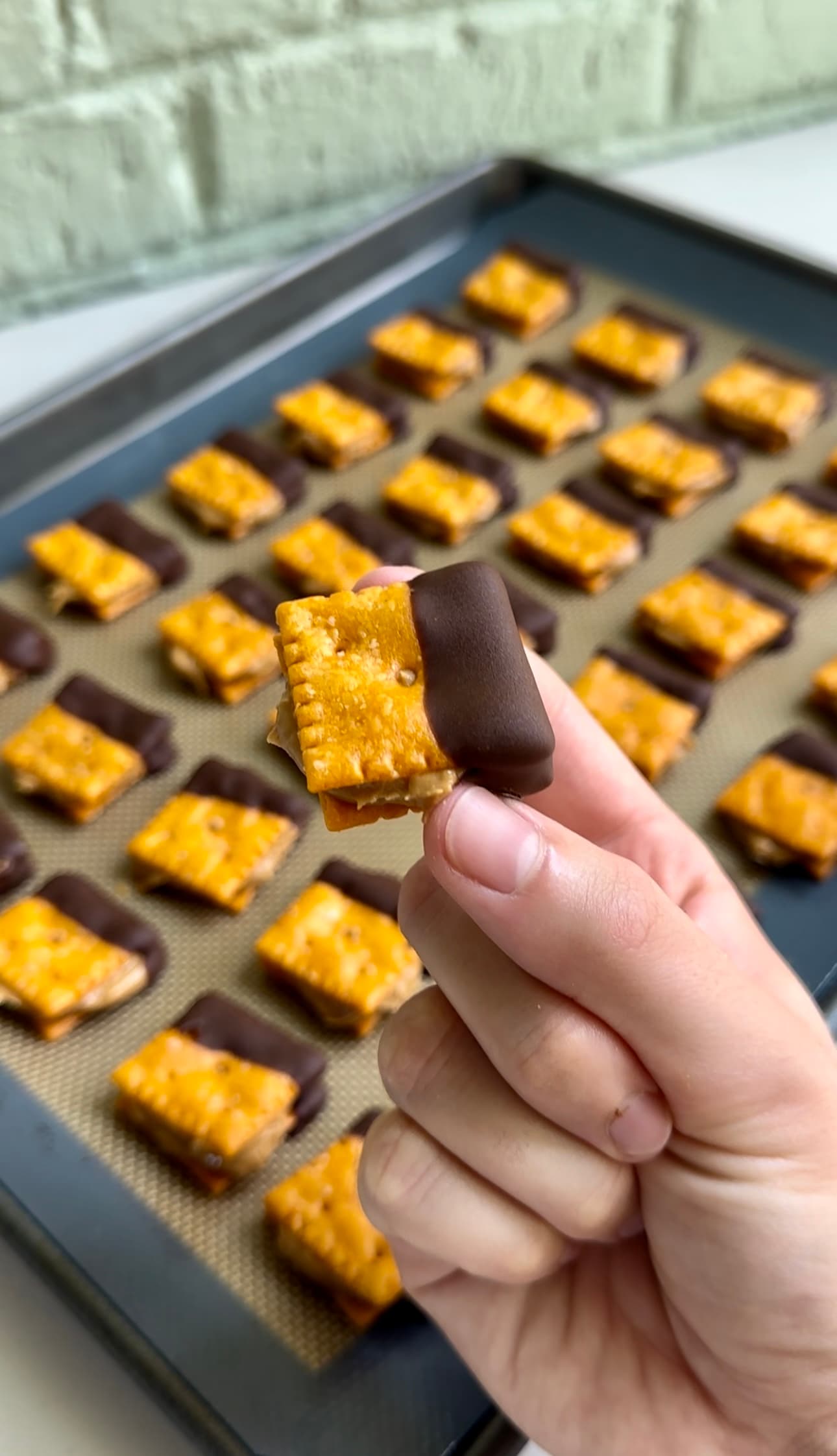 Cheez-It Butterfinger Bites: No-Bake Candy Snack